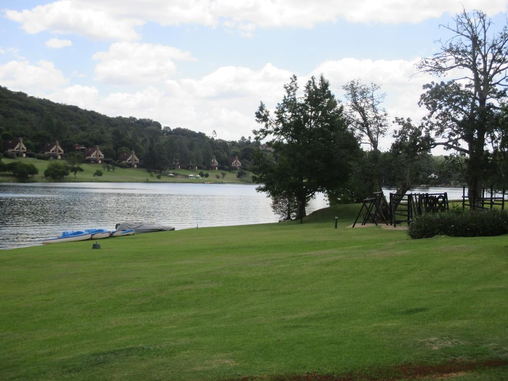 African Sky Hotels - Pine Lake Inn White River Exterior photo