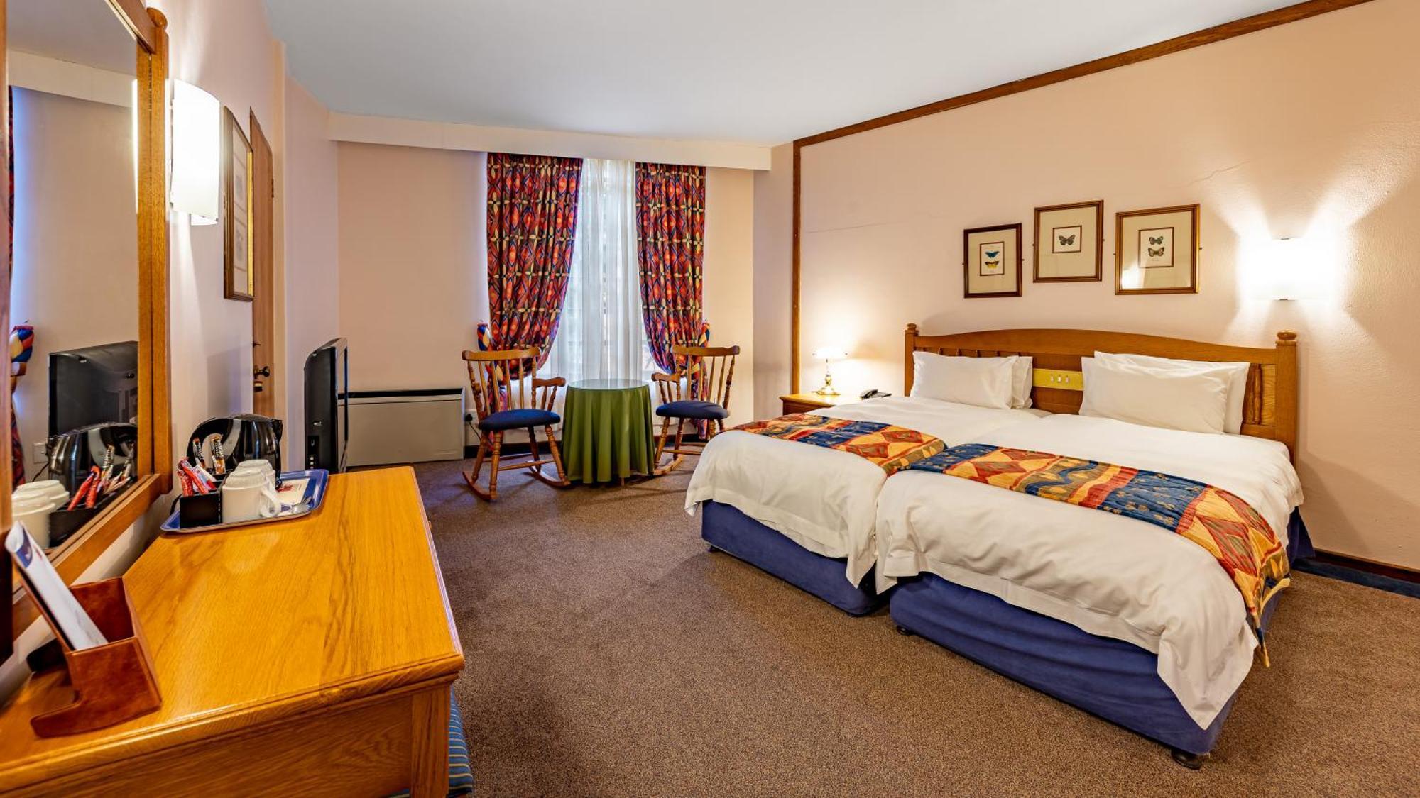 African Sky Hotels - Pine Lake Inn White River Exterior photo