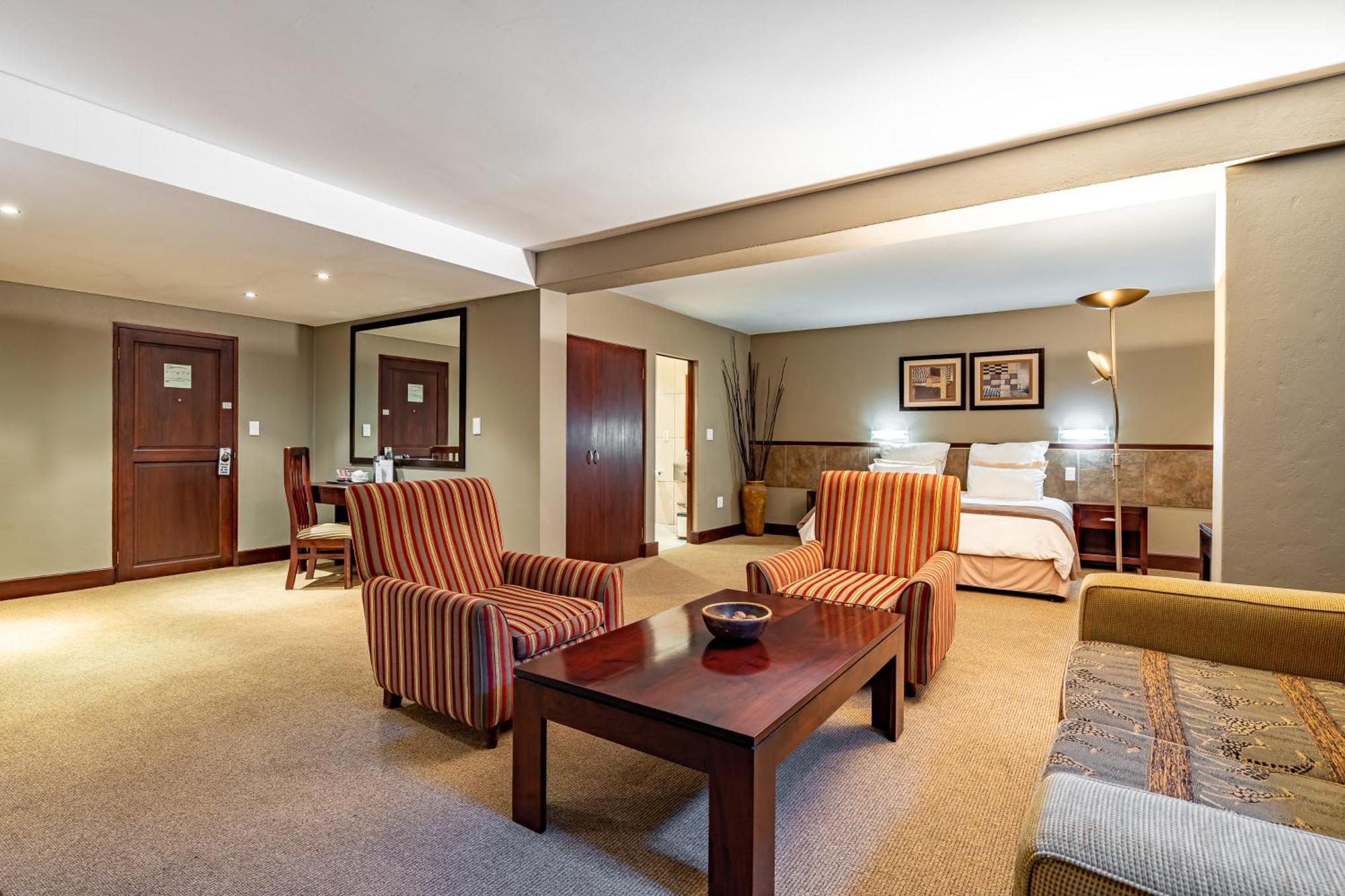 African Sky Hotels - Pine Lake Inn White River Exterior photo